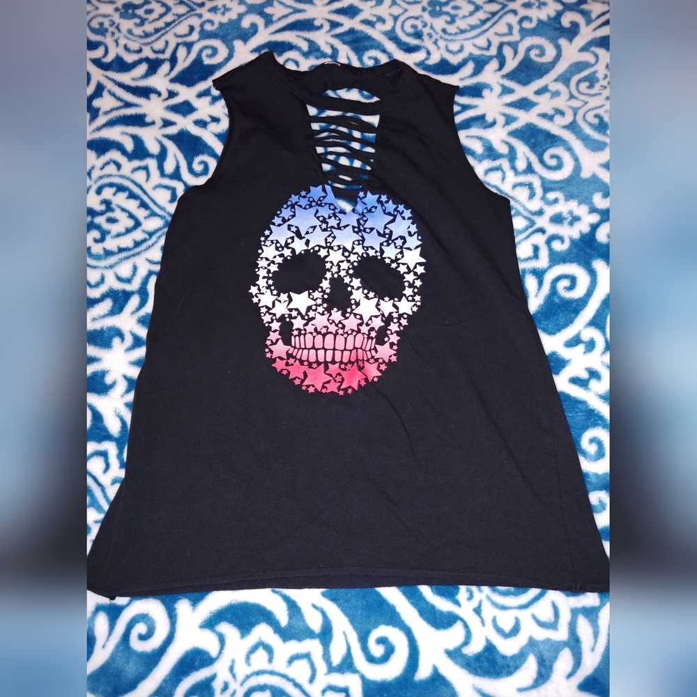 No Boundaries Slashed tank top. No sized listed. Looks like a small.